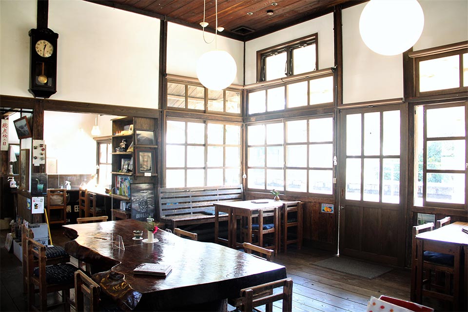 歩惟さんが働く駅カフェ「網田レトロ館」は、土日祝のランチ限定でオープンしています