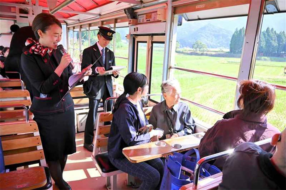 空の乗務員も南阿蘇を案内 JAL、JR九州、南阿蘇鉄道が共同でツアー