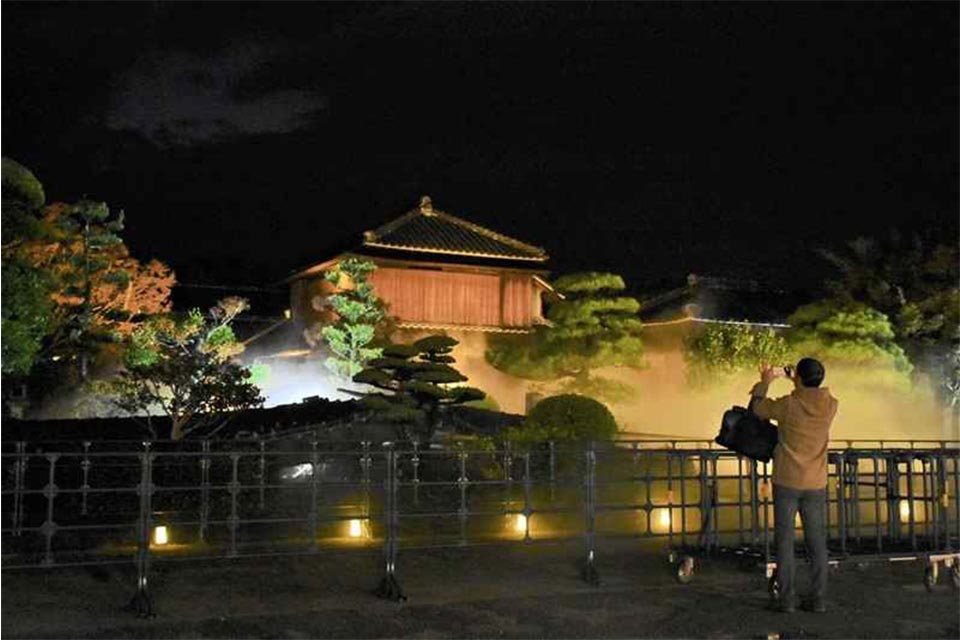 旧細川刑部邸の紅葉、幻想的にライトアップ 復旧工事前に限定公開 熊本城「城あかり」12月3日まで