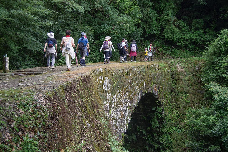 四季折々の里山の原風景を眺めながら、食を楽しみ、地域との交流を満喫できることが美里フットパスの魅力