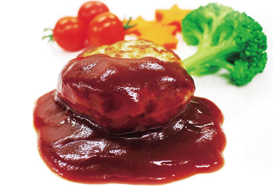 高品質の大豆・ふくゆたかを使用した濃厚豆腐を主原料に、九州産の牛豚合挽ミンチ肉や野菜で作ったハンバーグ
