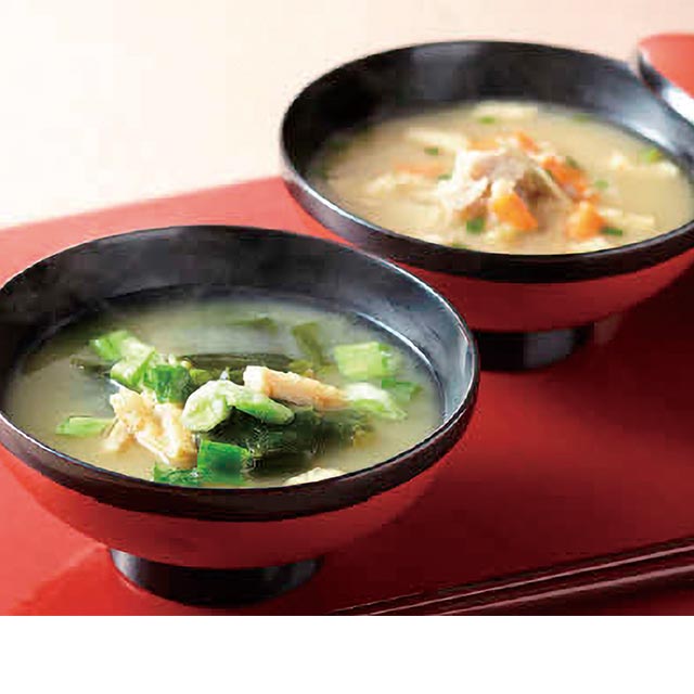 フリーズドライなので、生みその風味はそのまま。お湯を注ぐだけで、まるで生みそを溶いて作ったような本格的な味を楽しめます