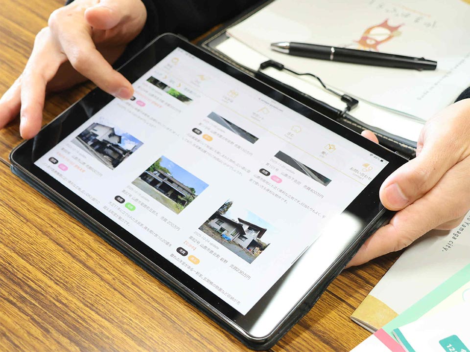 相談に訪れた移住希望者には、市内の空き家情報など、希望に応じて具体的な物件情報(価格、間取り、立地等)や、物件がある地域の行事や地域活動の情報なども提供しています