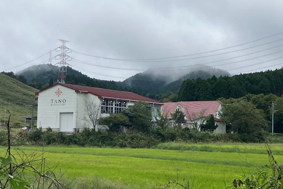 高橋酒造では、新たな取り組みとして人吉市内の廃校をリノベーションして蒸溜所を開設。ウイスキー事業をスタートさせました