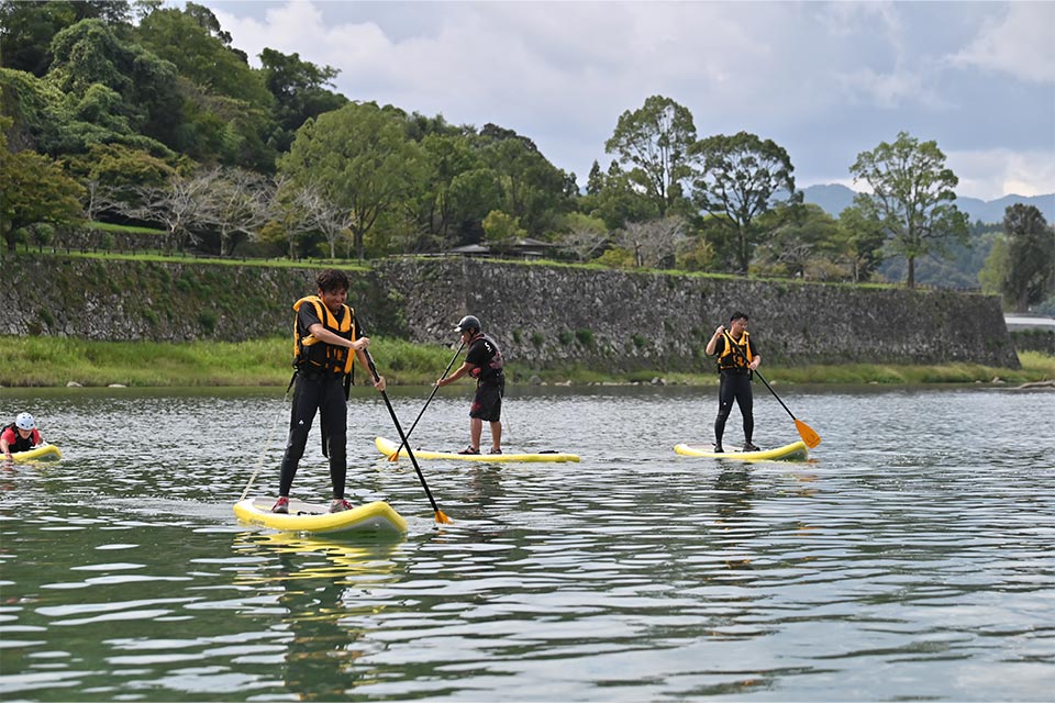 SUPなどの球磨川のアクティビティを通した社会実験の様子