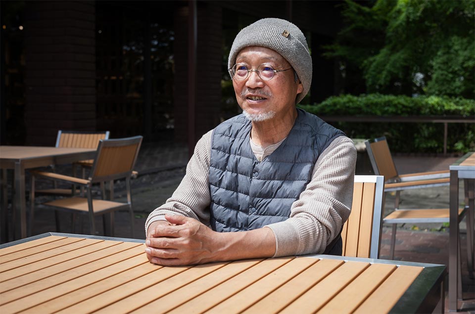 手漉き和紙作家の金刺潤平さん。熊本県伝統工芸協会の会長も務めています