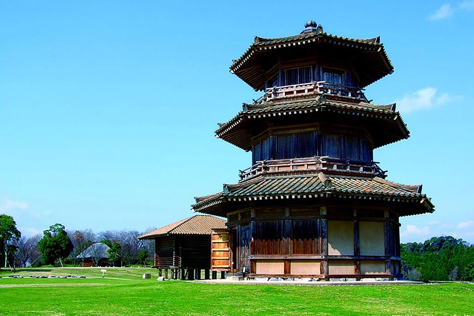 唐や新羅との戦いに備えて西日本に造られた古代山城の一つで、現在は歴史公園として古代の山鹿地域の歴史を知ることができるスポットになっています