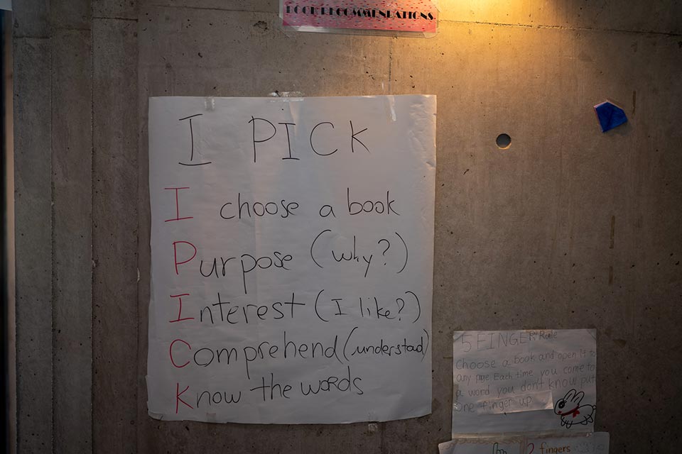 自分に合った本選びのポイントをまとめた標語「I PICK(アイ・ピック)」。「なぜこの本を読むのか?」「内容は理解できるか?」などを自分に問いかける内容になっています