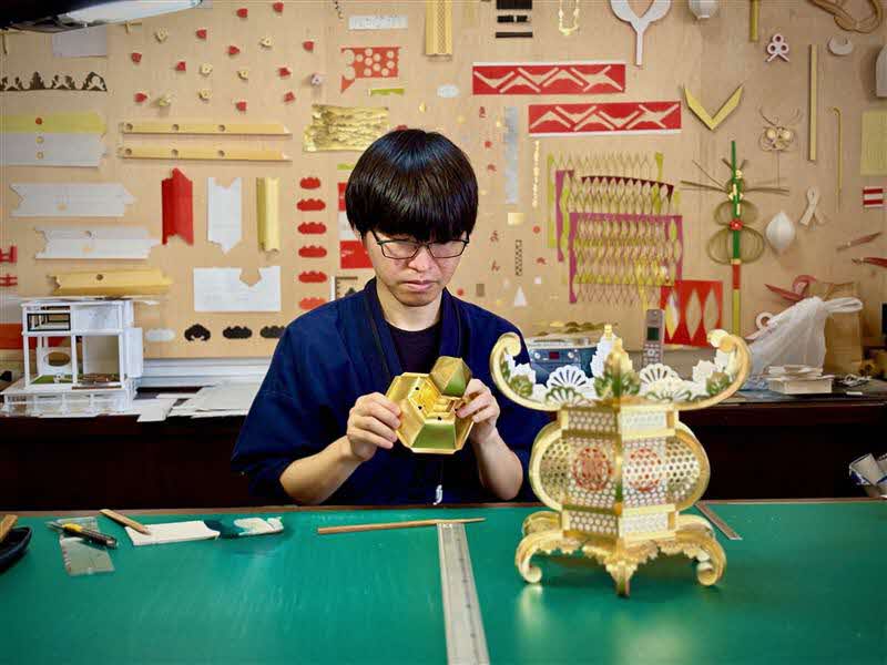 灯籠師の制作風景