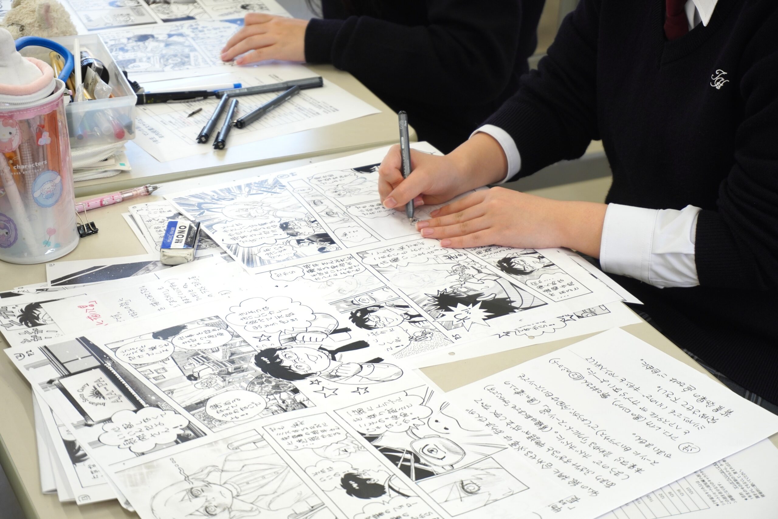 マンガを学ぶ高森高校マンガ学科の生徒の手元